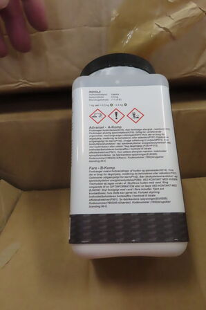 Kasse med lak og grundforsegler CONTEC COATING