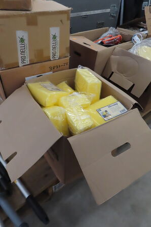 Kasse med svampe mm.