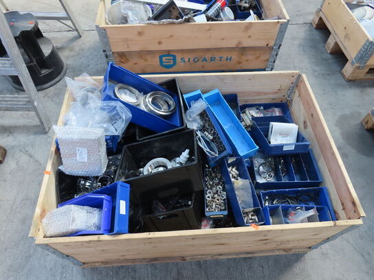 Palle med diverse elartikler mv.