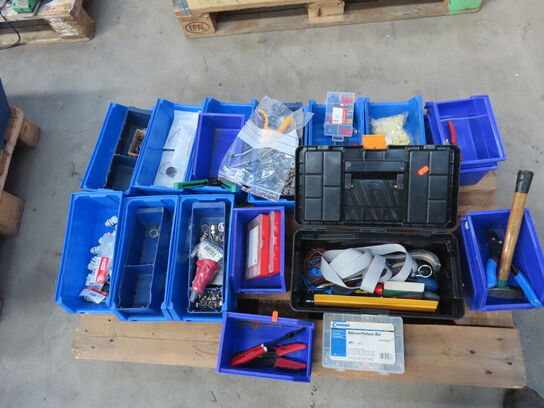 Palle med diverse elartikler mv.