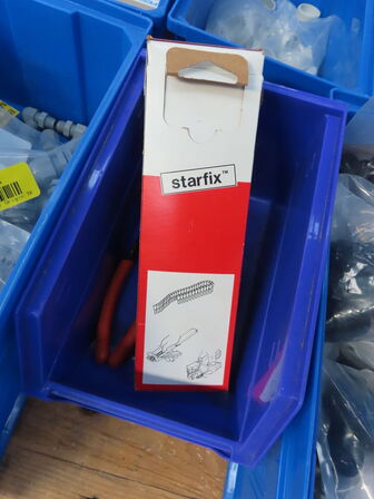 Palle med diverse elartikler mv.