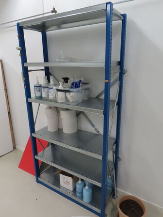 Kraftig stålreol (uden indhold)