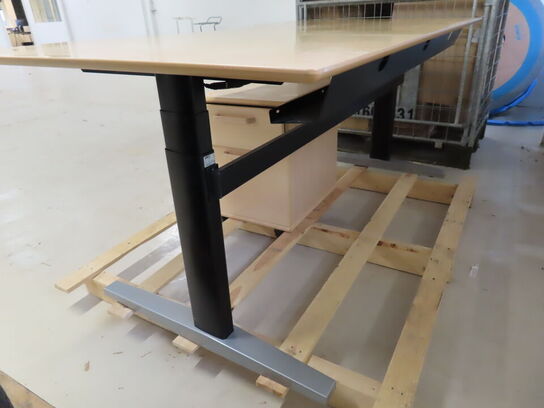 Hæve/Sænkebord (LINAK) med lille kommode