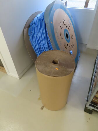 Pallebur med div. Emballagemateriale