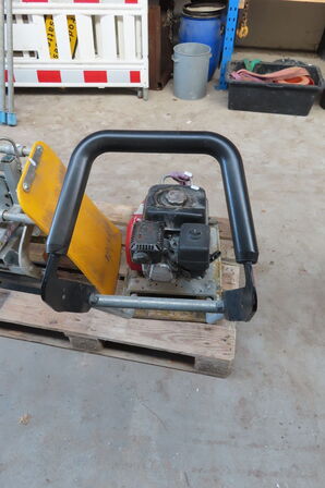 Pladevibrator og en vulkaniseringsplade SWEPAC F 82