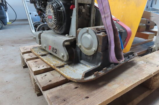 Pladevibrator og en vulkaniseringsplade SWEPAC F 82