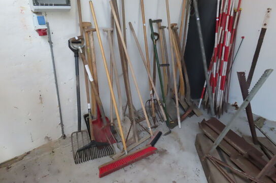 Diverse haveredskaber mv.