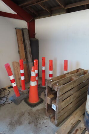 Diverse sikkerhedskegler, paller mv.