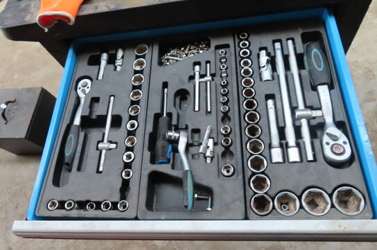 Værktøjsvogn med indhold