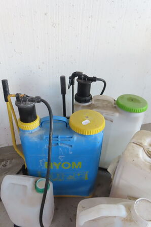 2 stk havesprøjtere inkl. Dunke med ukrudtsmiddel