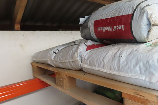 Palle med leca kugler og EPS-isoleringsplader