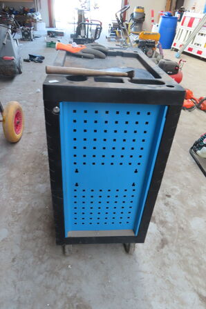 Værktøjsvogn med indhold