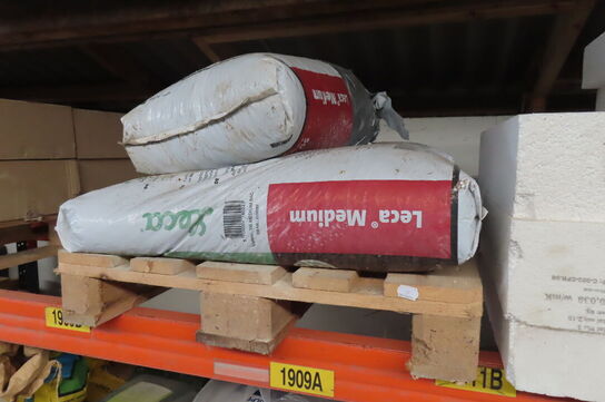 Palle med leca kugler og EPS-isoleringsplader