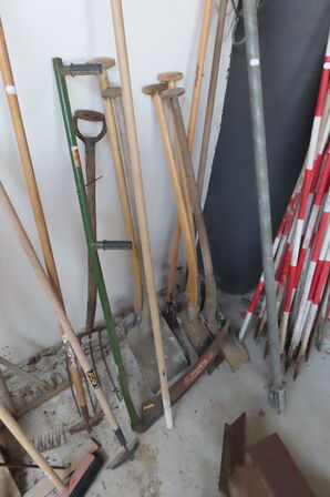 Diverse haveredskaber mv.