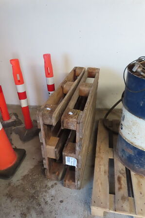 Diverse sikkerhedskegler, paller mv.