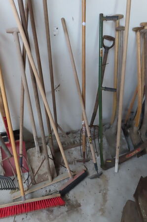 Diverse haveredskaber mv.