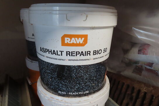 1 palle Thy perlekalk og diverse bøtter reparationasfalt mv.