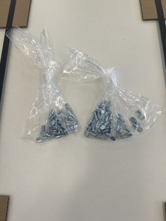 10 stk. Hylder med EKSTRA KRAFTIG hvid melamin overflade og med 0,6 mm ABS FORKANT.
