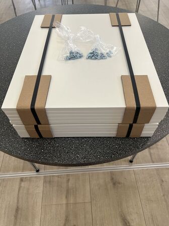 10 stk. Hylder med EKSTRA KRAFTIG hvid melamin overflade og med 0,6 mm ABS FORKANT.