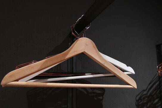 4 stk. Vinkelbeslag med stort parti bøjler 