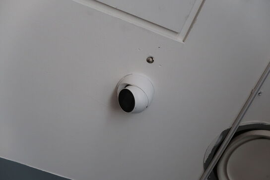 Alhua skærm + 6 stk. Overvågningskameraer