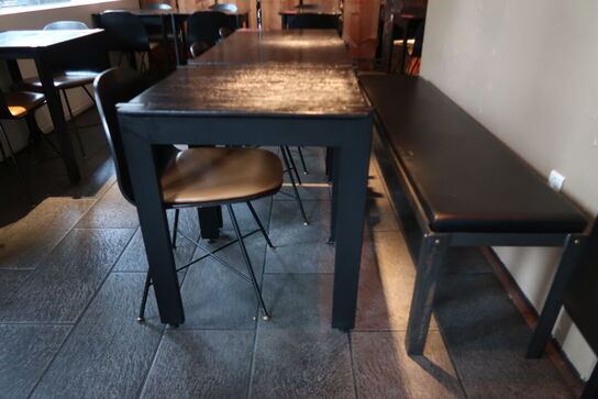 3 stk. Henning Larsen design borde med 4 stole & 1 bænk