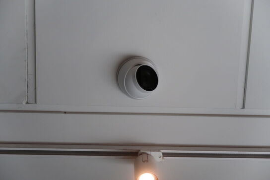 Alhua skærm + 6 stk. Overvågningskameraer