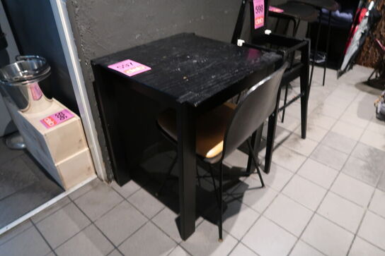 Henning Larsen design bord med 1 stole