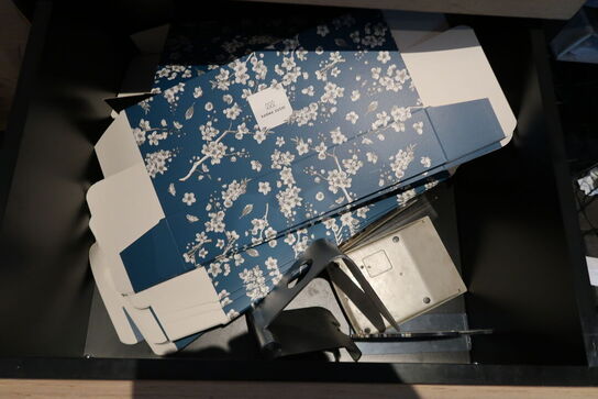 Disk med indhold i skuffer 