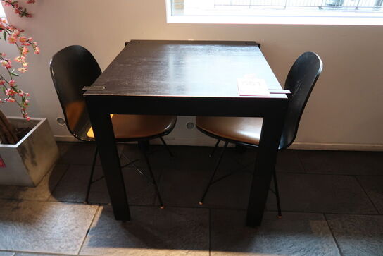 Henning Larsen design bord med 2 stole