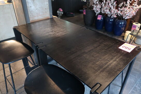 Henning Larsen design højborde med 4 barstole