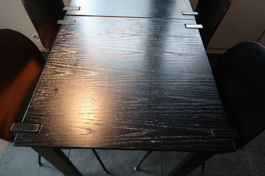 2 stk. Henning Larsen design borde med 4 stole