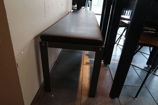 3 stk. Henning Larsen design borde med 4 stole & 1 bænk