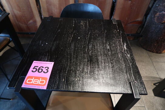 Henning Larsen design bord med 2 stole