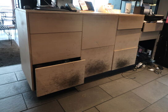 Disk med indhold i skuffer 