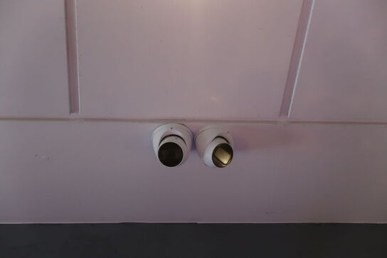 Alhua skærm + 6 stk. Overvågningskameraer