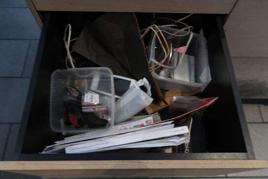 Disk med indhold i skuffer 