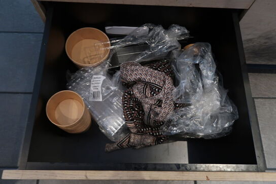 Disk med indhold i skuffer 