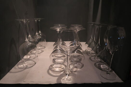 34 stk. ass. Vin & øl glas + 7 stk. Krukker