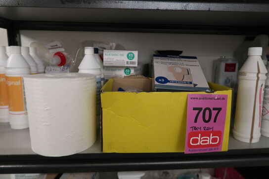 Tøm reolen for indhold 