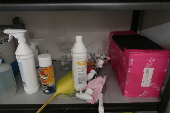 Tøm reolen for indhold 