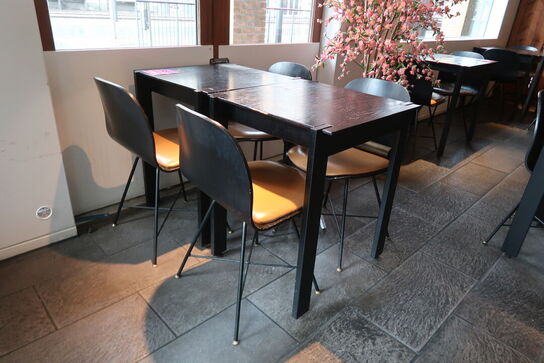 2 stk. Henning Larsen design borde med 4 stole