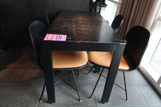 2 stk. Henning Larsen design borde med 4 stole