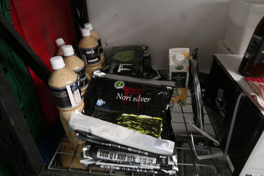 Stort parti madvarer - tøm hylde