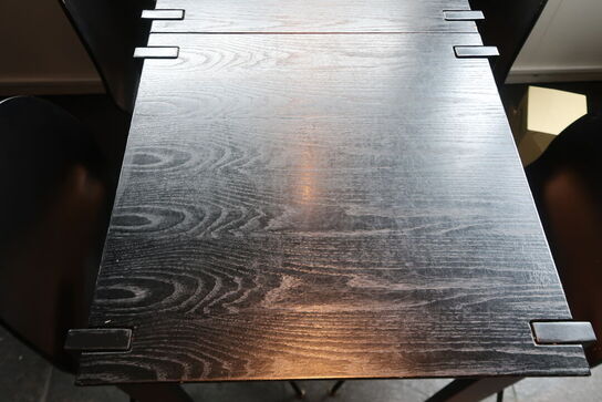 2 stk. Henning Larsen design borde med 4 stole