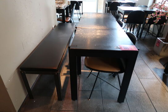 3 stk. Henning Larsen design borde med 4 stole & 1 bænk