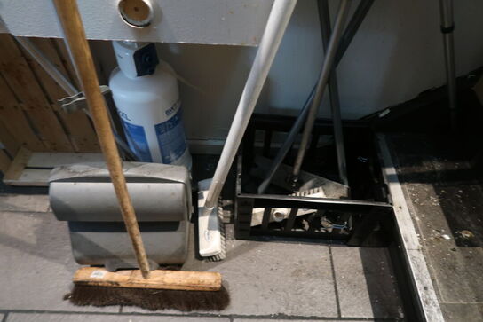 Diverse rengøringsartikler 