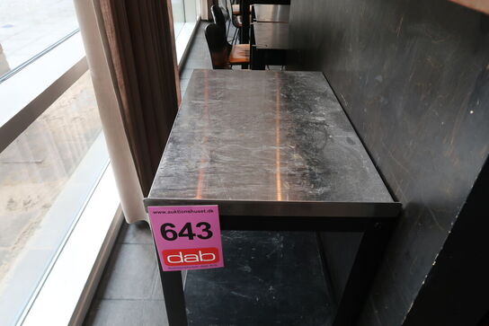 Bord med rustfri stålbordplade 