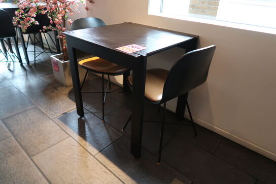 Henning Larsen design bord med 2 stole