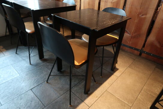 Henning Larsen design bord med 2 stole